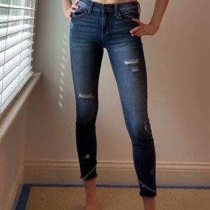 Skinny jeans frayed at the bottom